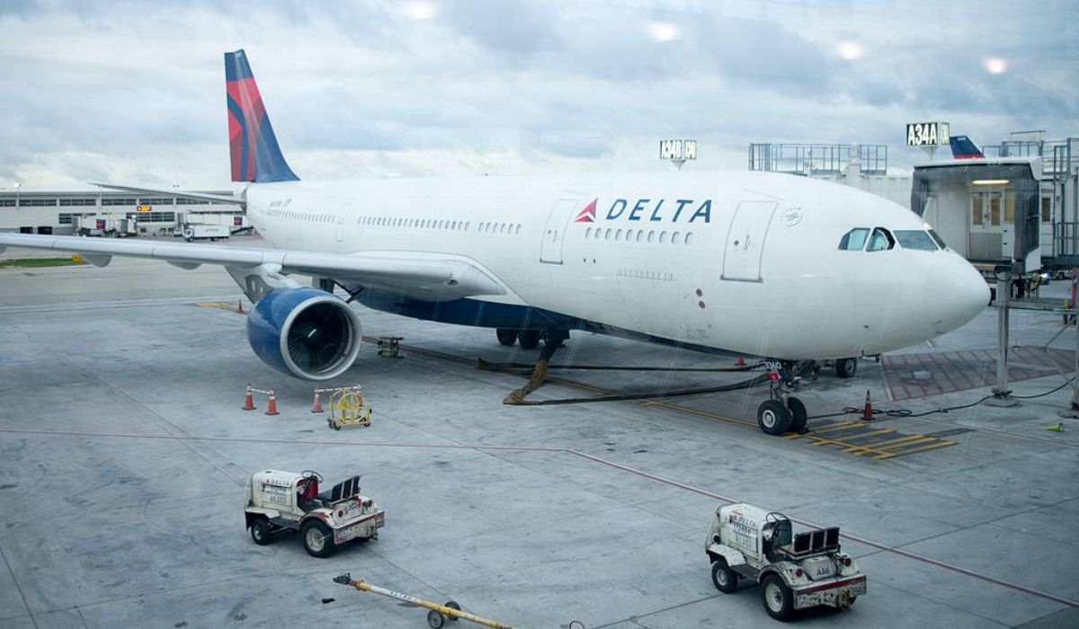 Delta-Air-Lines-Canada-Airbus-A330-Detroit-Metropolitan-Wayne